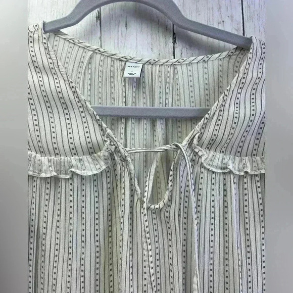 Old Navy Sleeveless top size Large - Picture 5 of 8